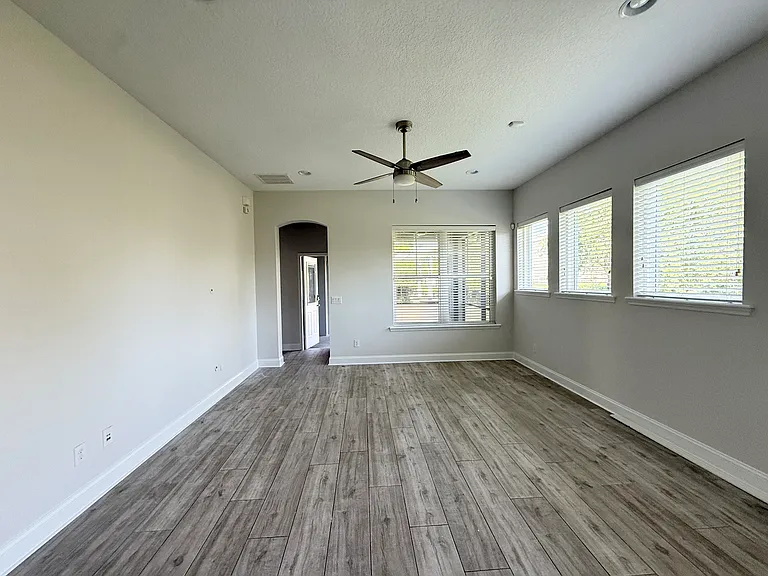 13836 Sachs Ave — Photo 7