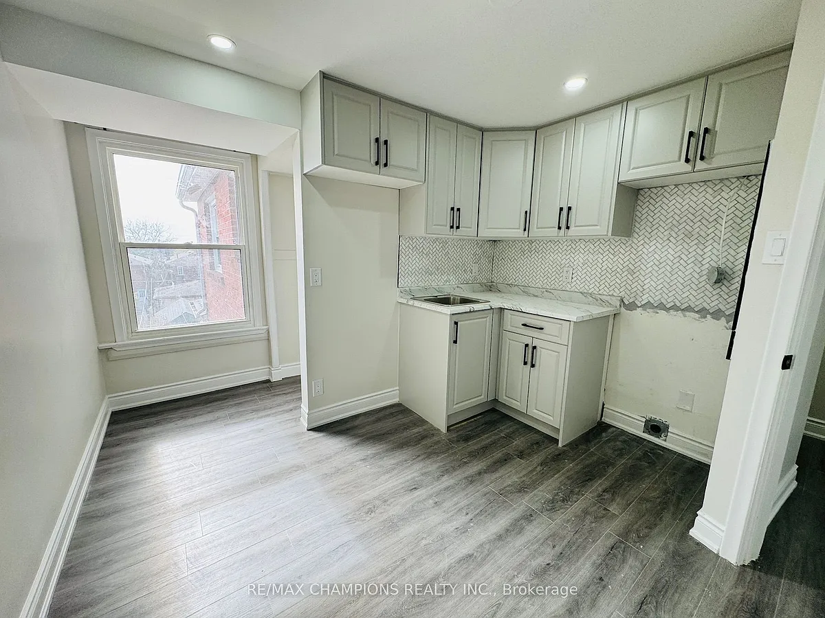 Building Photo - 196 Caledonia Rd #2