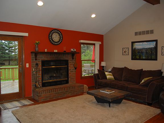 4th image of 33623 Edmonton St