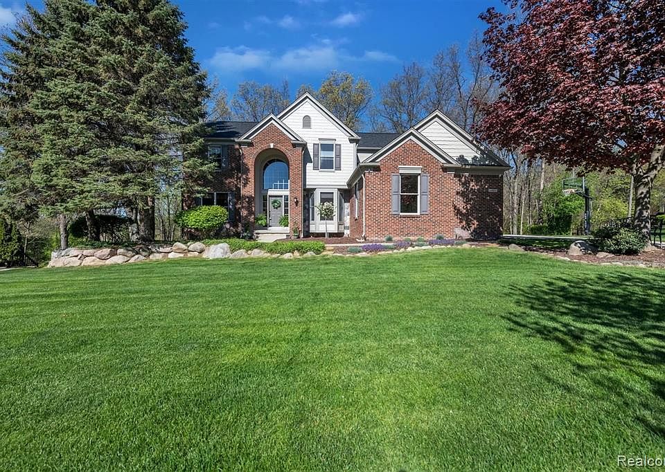 7362 Oakstone Dr, Clarkston, MI 48348 Zillow