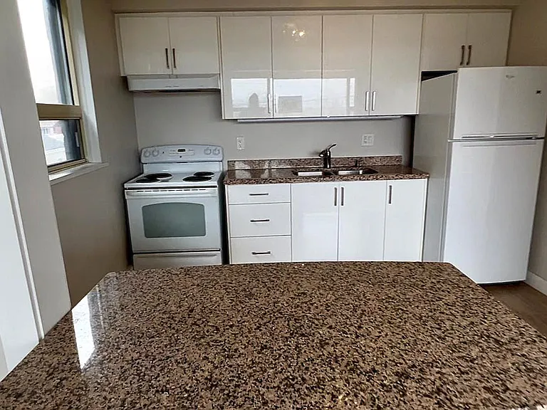 1095 Lakeshore Rd E #2 — Photo 11