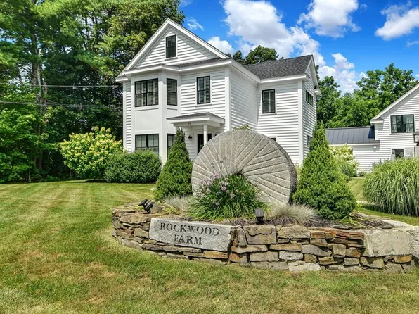 71 Champney St #A, Groton, MA 01450