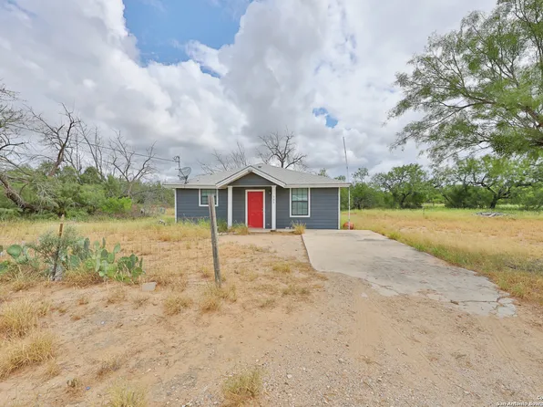 363 San Antonio Ave, Catarina, TX 78836