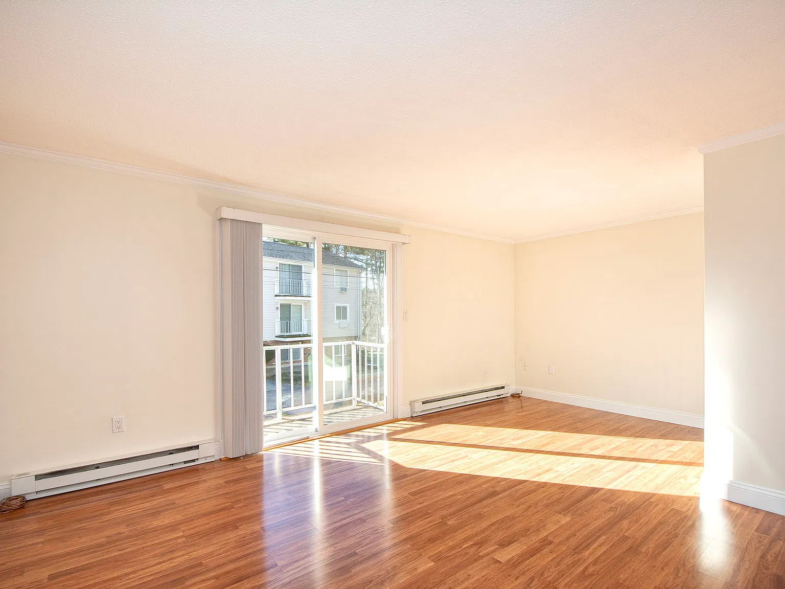 2 bed, 811 sqft, $2,400 — Photo 4