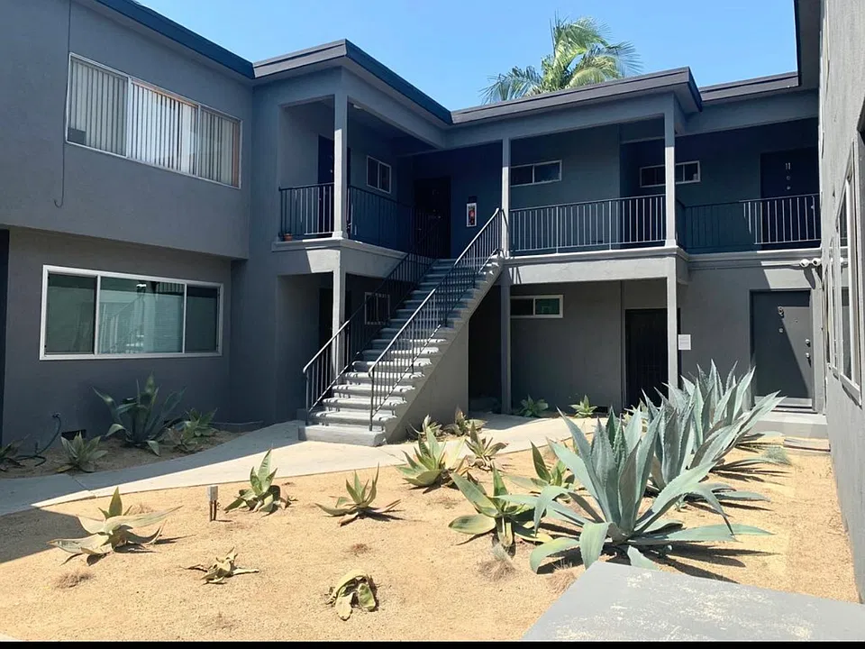 1106 S Fairfax Ave #3