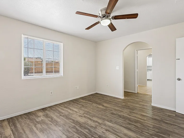 735 E South Mountain Ave — Photo 22