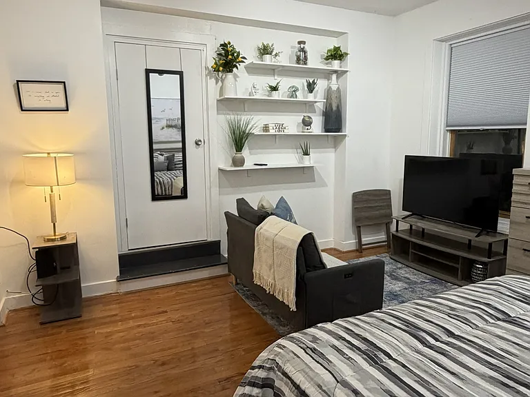 308 N 2nd St #4 — Photo 6