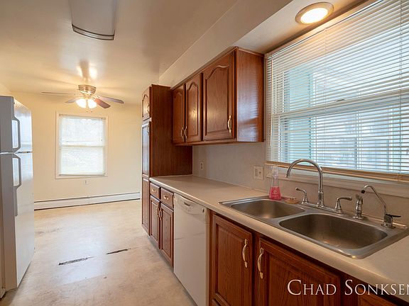 3rd image of 6988 Dutton Ave SE
