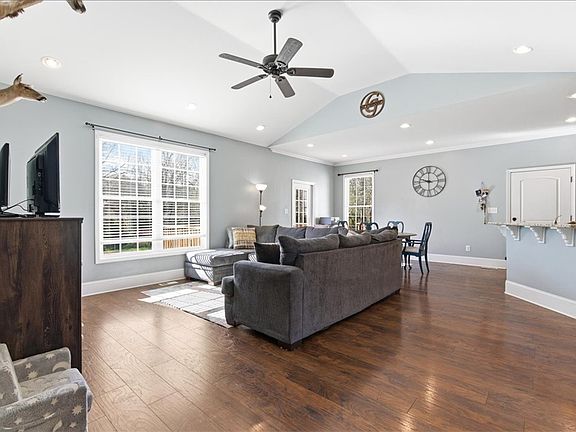 5th image of 103 Brook Way