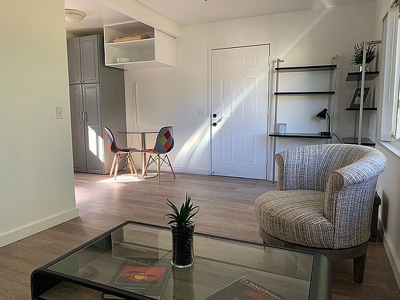 5th image of 745 Stanford Ave #3