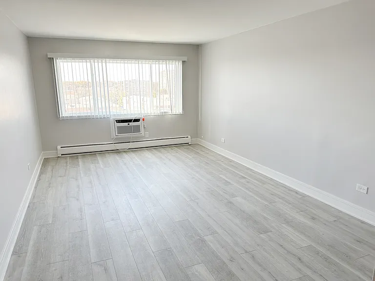 8352 W Catherine Ave #303 — Photo 20