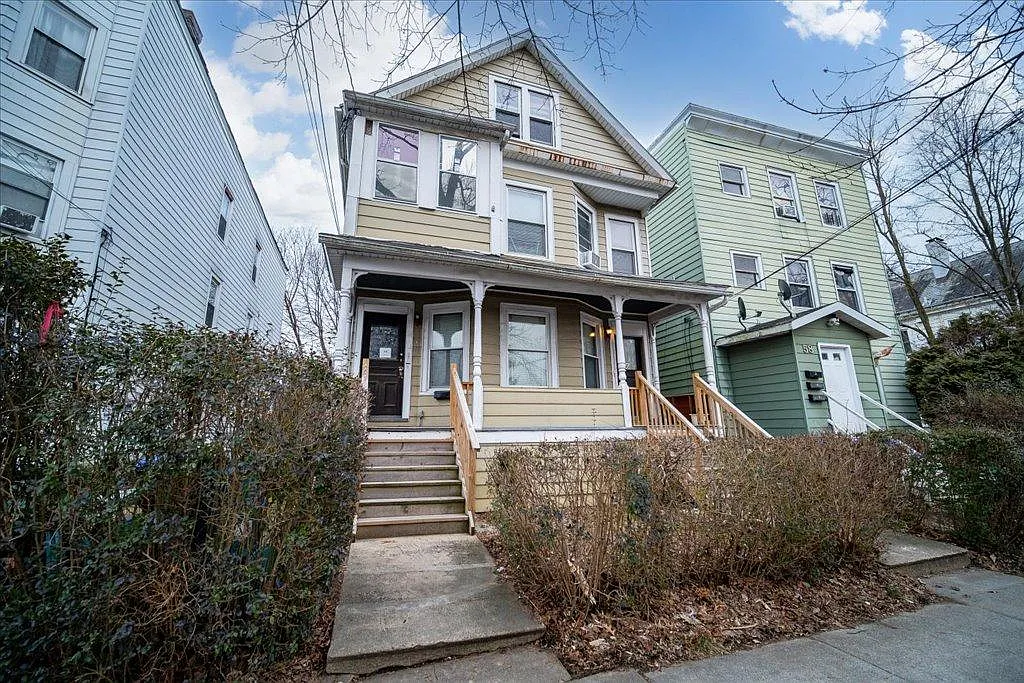 2 bed, 950 sqft, $1,800 — Photo 2
