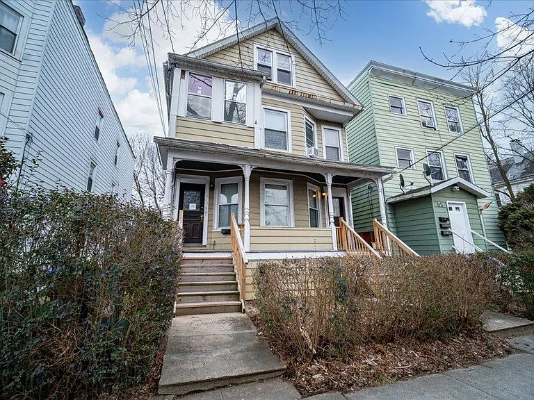 56 Lincoln Ave — Photo 2
