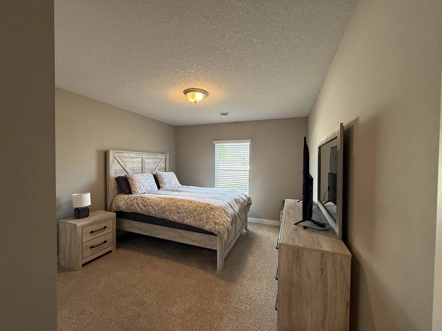 4 bed, 2268 sqft, $3,200 — Photo 3