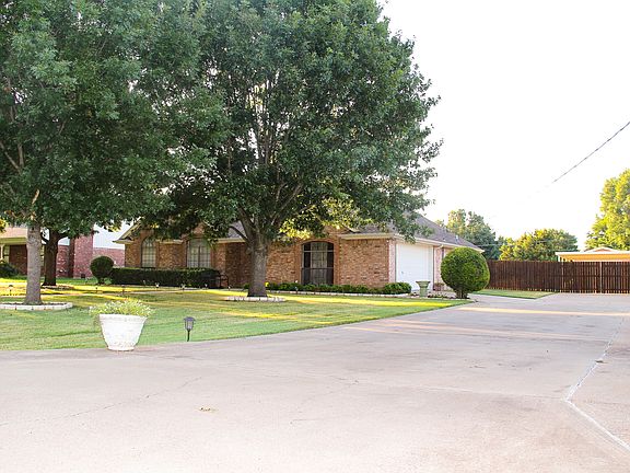 4th image of 607 Aqua Vista Dr