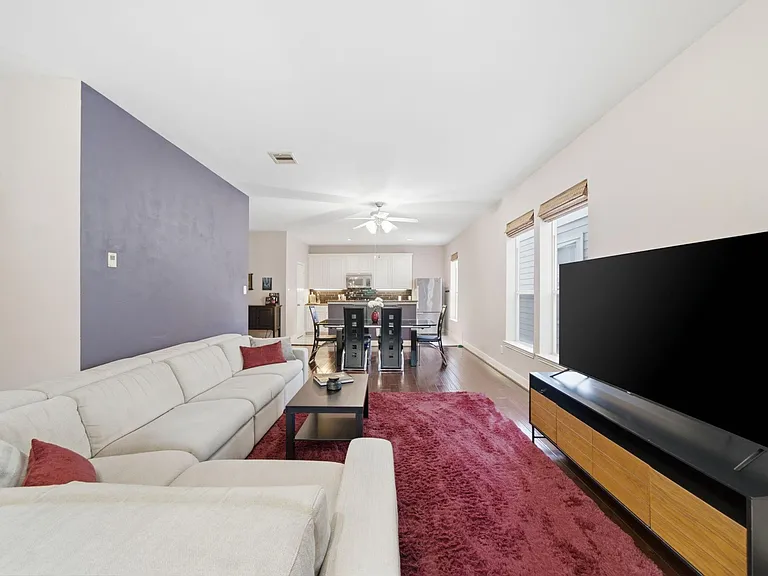 1716 Elgin St — Photo 13