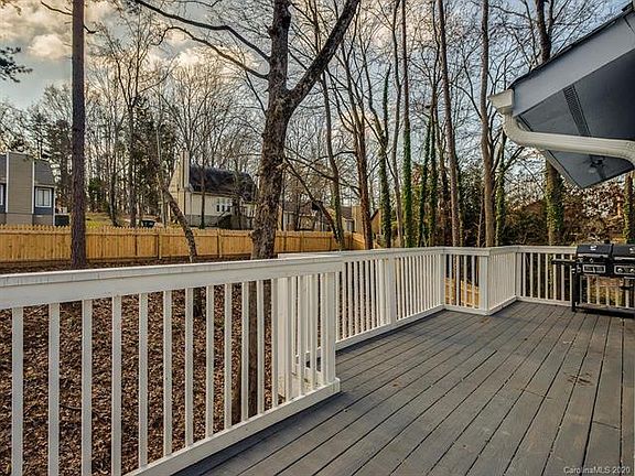 4th image of 7901 Briardale Dr