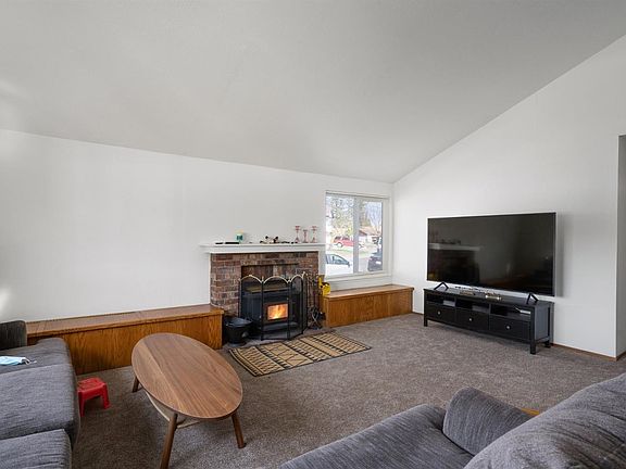 4th image of 633 Ashley Ave