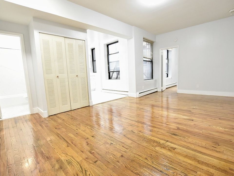 1st image of 28-02 Crescent St #Z1
