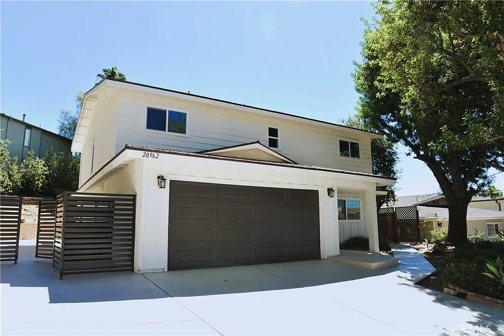 4 bed, 2456 sqft, $10,500 — Photo 2