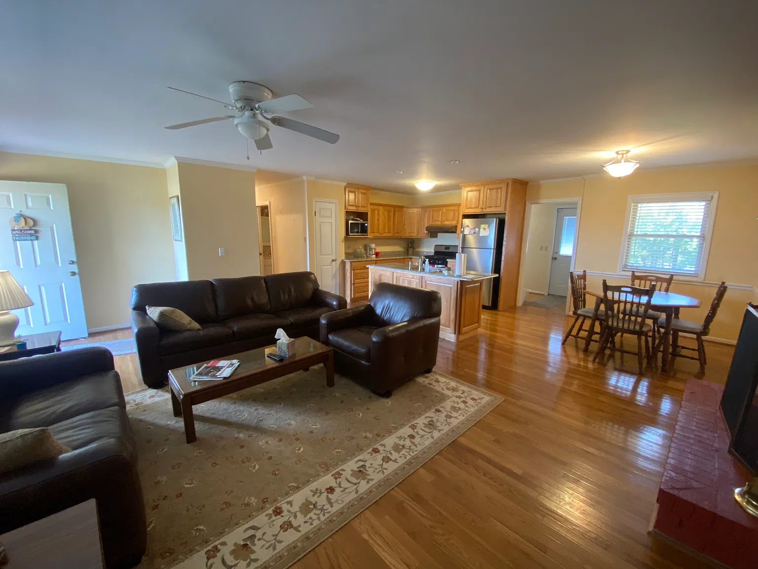 3 bed, 1356 sqft, $2,300 — Photo 2