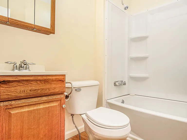 136 N Potomac St — Photo 12