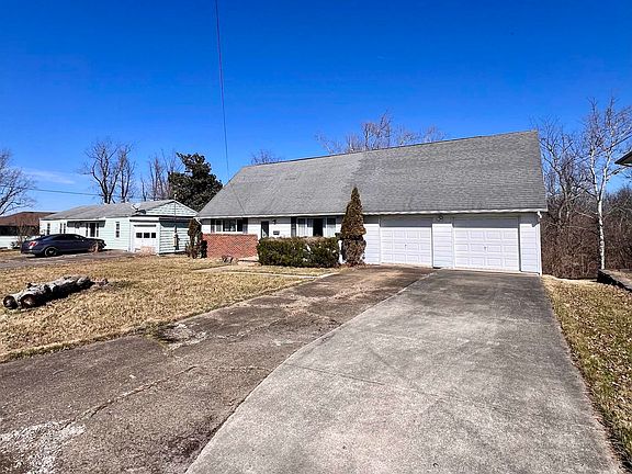 2nd image of 16 Mohawk Trl