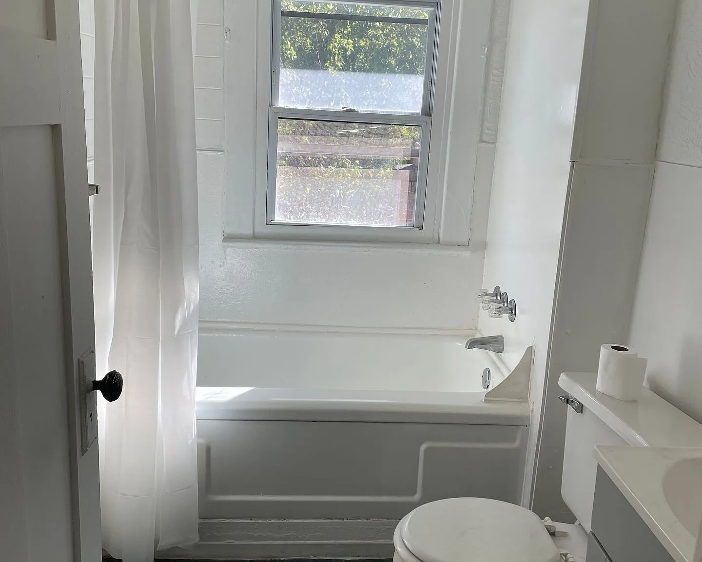GraftonAve614 — Photo 4