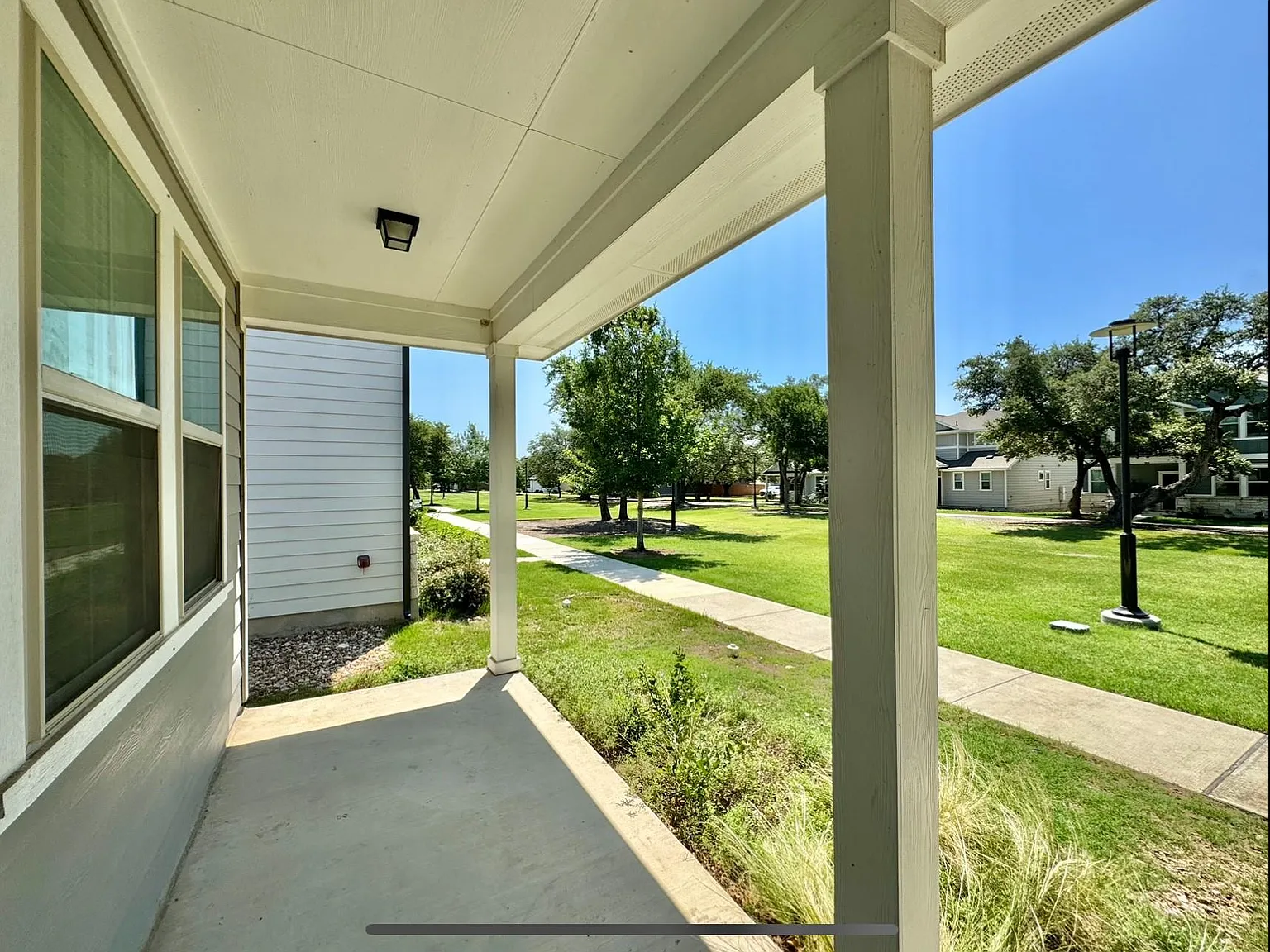 3 bed, 2.0 bath, 1703 sqft, $2,195 — Photo 3