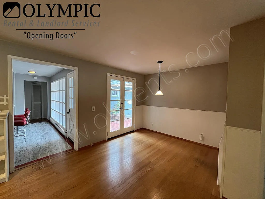 Adorable NE Olympia home! 2 bdrm, 1 bath, 1 car garage. Fenced yard. — Photo 4