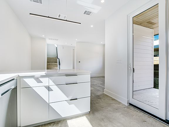 2nd image of 1701 W Saint Johns Ave #2