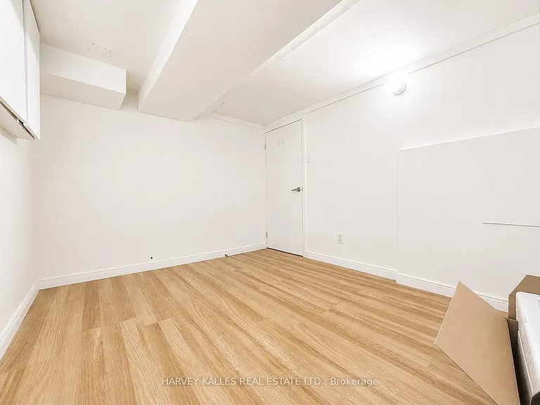 327 Howland Ave #BSMNT — Photo 8