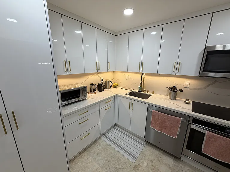 1420 Brickell Bay Dr #1108 — Photo 5