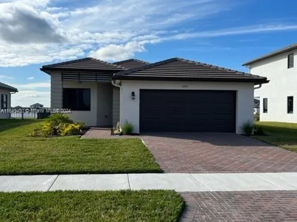 5089 Isidora Ave, Maria, FL 34142