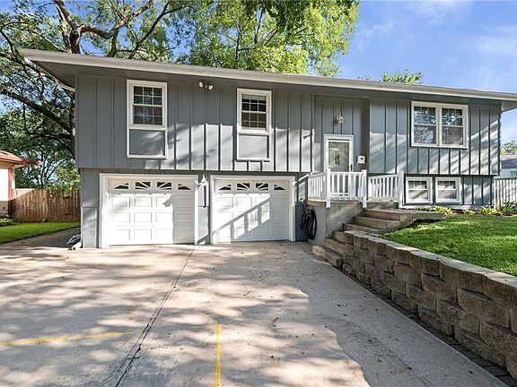 3rd image of 11618 W 69th St
