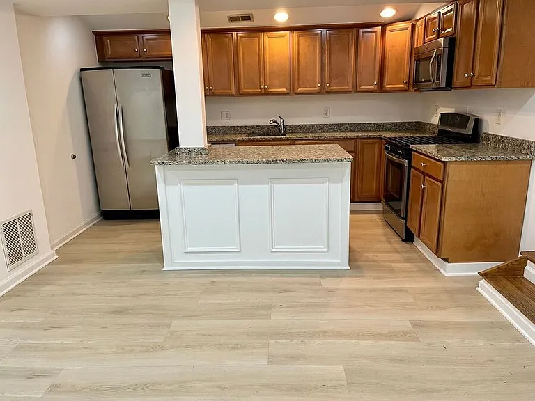 1631 Harvard St NW #B — Photo 5