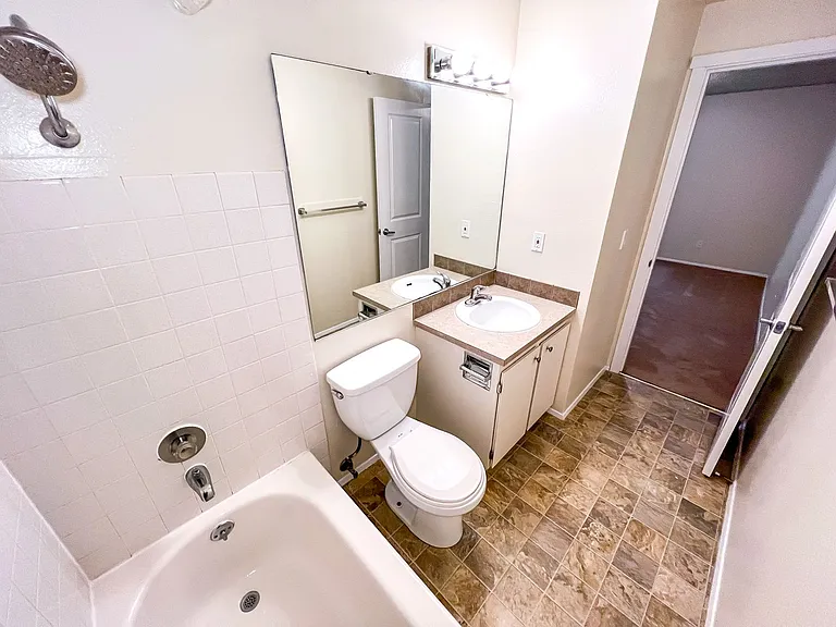 Ravenna House — Photo 48