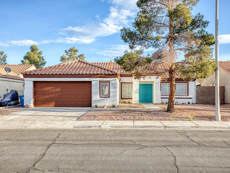 Front - no HOA Green Valley neighborhood