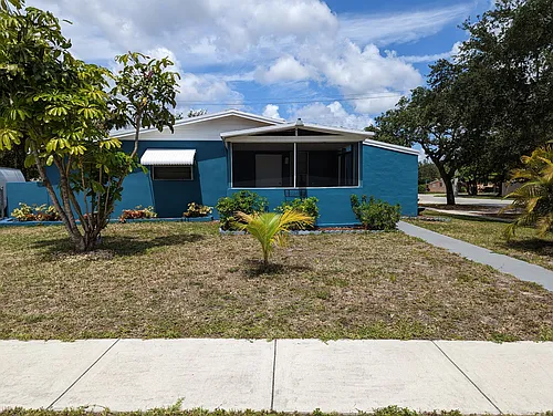 3851 SW 60th Ter Photo 1