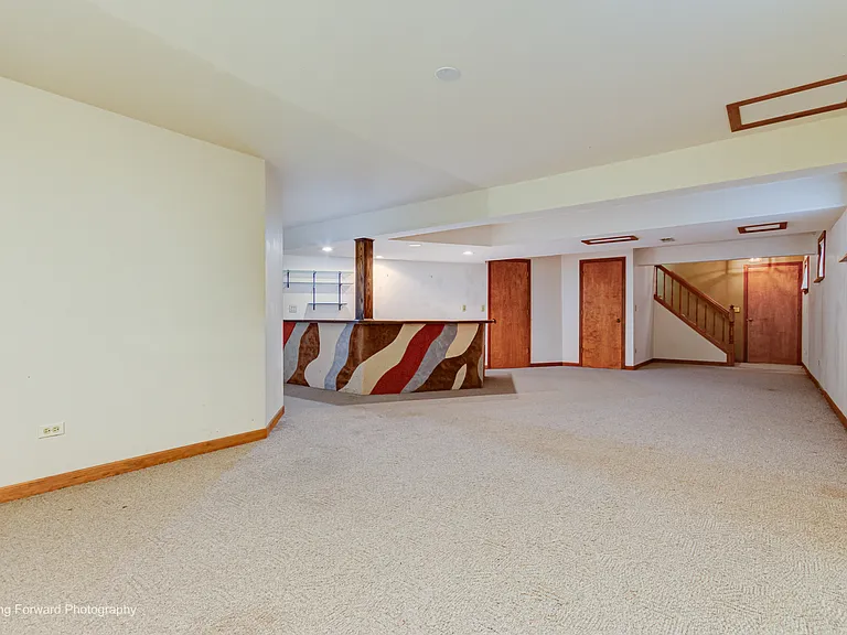 69 N Lambert Rd — Photo 19