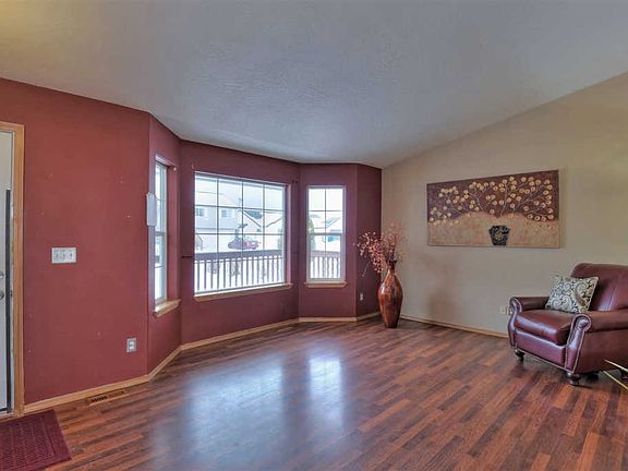 3rd image of 424 E Beverly Ave