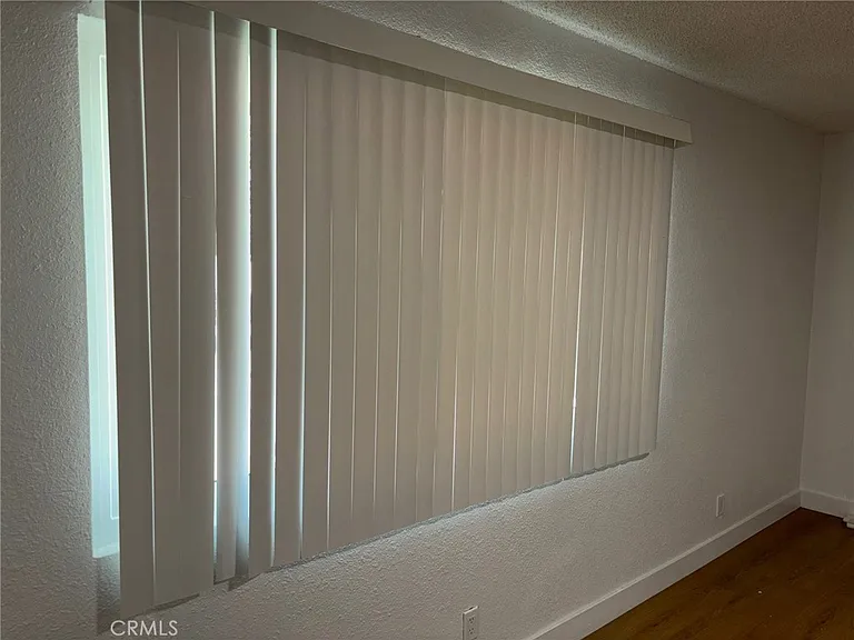 2556 Diamond St — Photo 11
