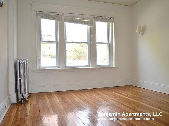 4th image of 134 Englewood Ave #24