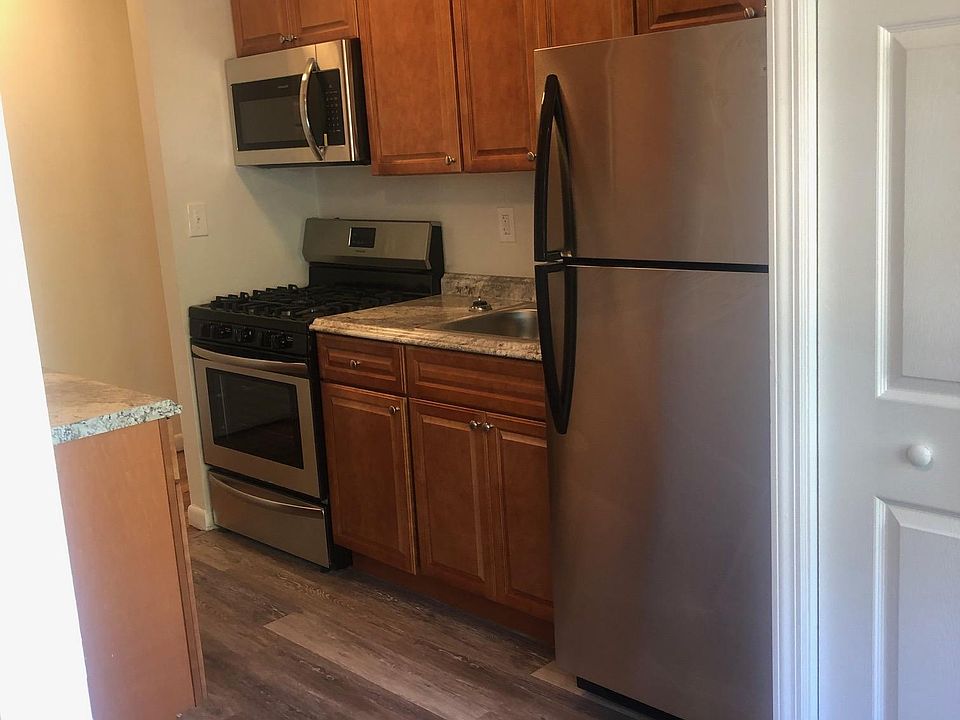 155 Nassau Ave APT 2H, Islip, NY 11751 | Zillow