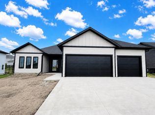 3928 Cogburn Rd, Bismarck, ND 58503