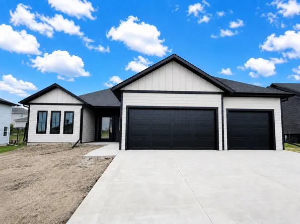 3928 Cogburn Rd, Bismarck, ND 58503