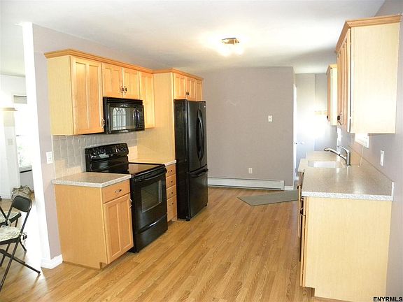 4th image of 31 Clinton Ct