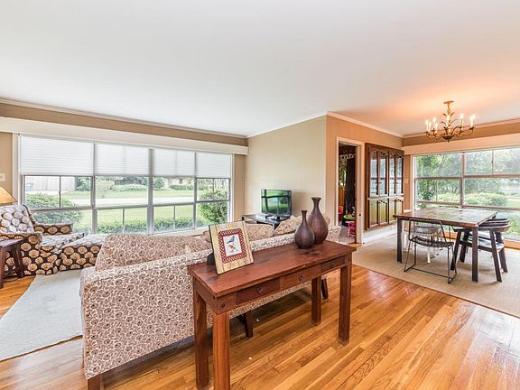5th image of 109 Fernhill Ave