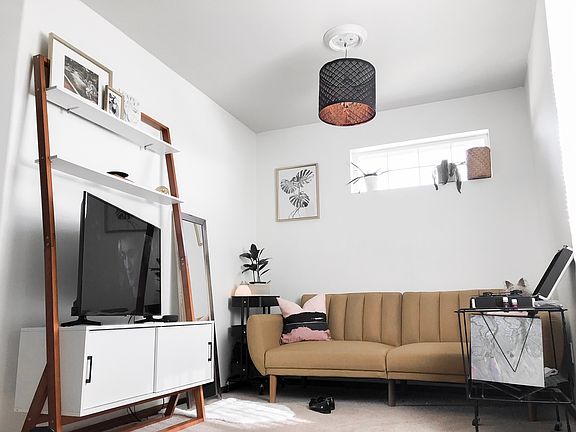 2nd image of 204 100th Ave NE