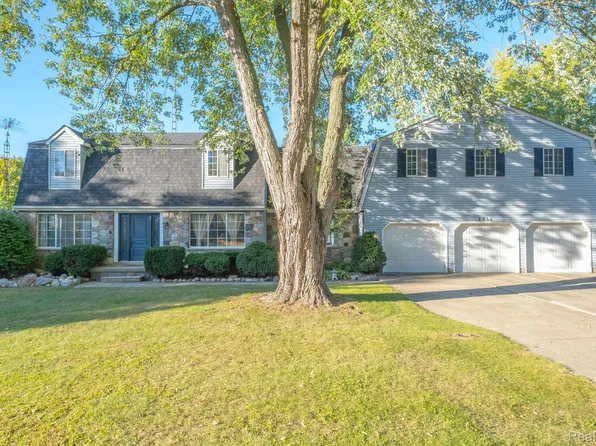8454 Wesley Dr, Flushing, MI 48433